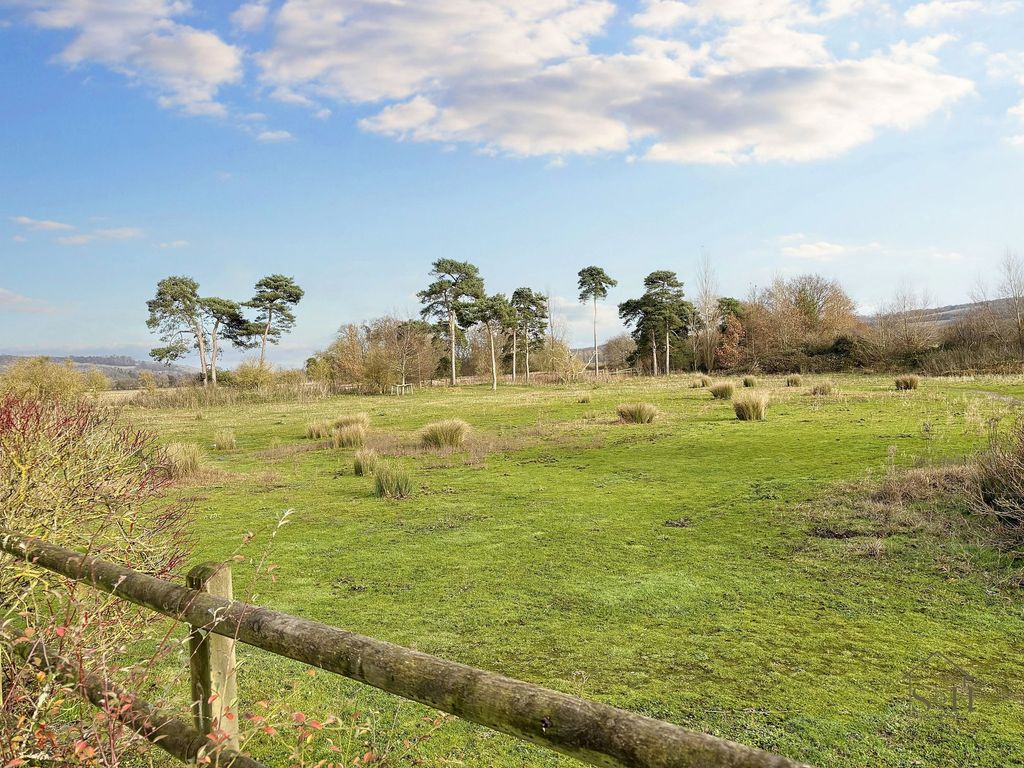 Property photo 3 of 24