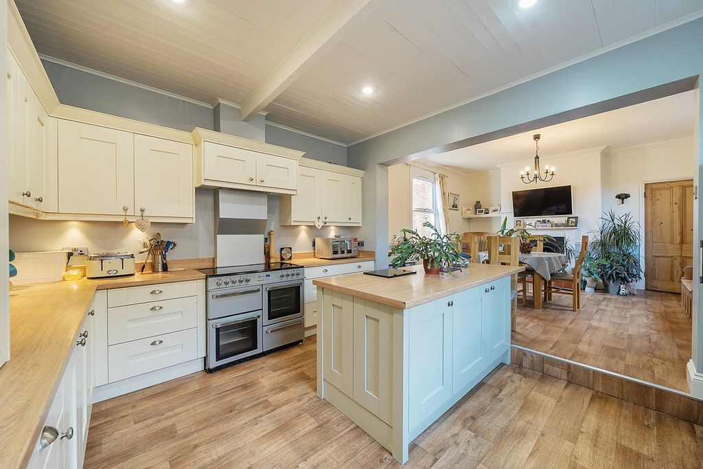 Property photo 1 of 35