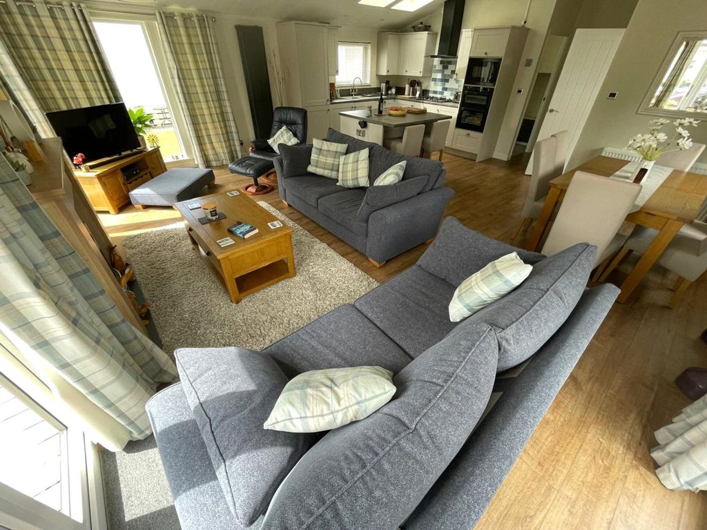 Property photo 2 of 13 Picture No. 04