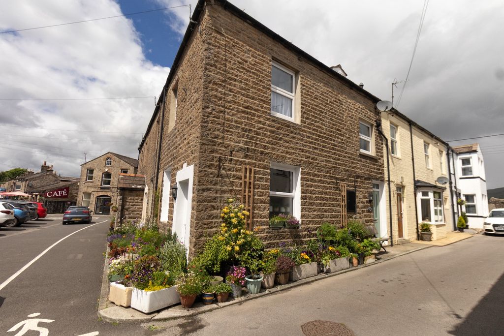 Property photo 2 of 13 5189763