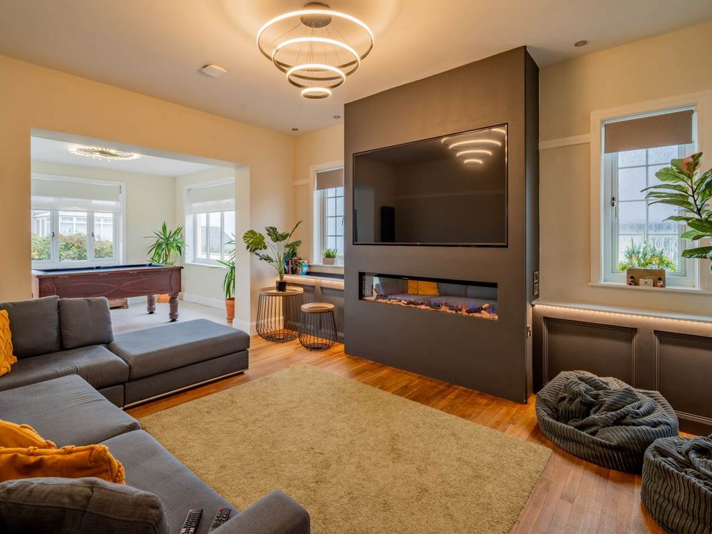 Property photo 3 of 20 Bryndedwydd24