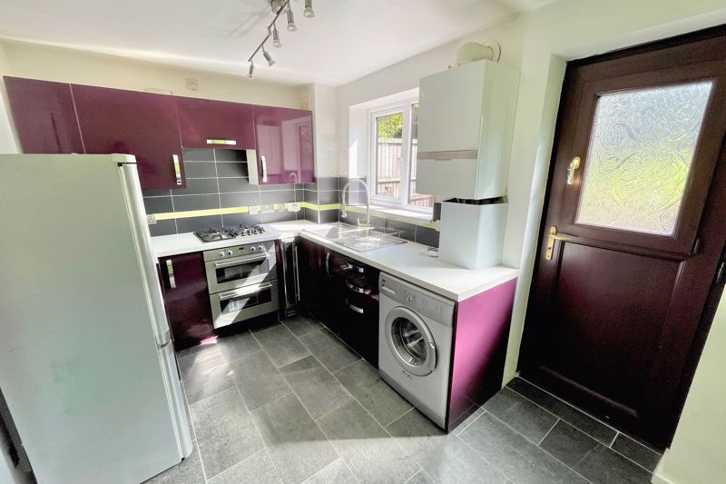 Property photo 3 of 10 Kitchen