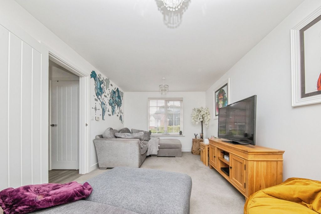 Property photo 2 of 17 Photo