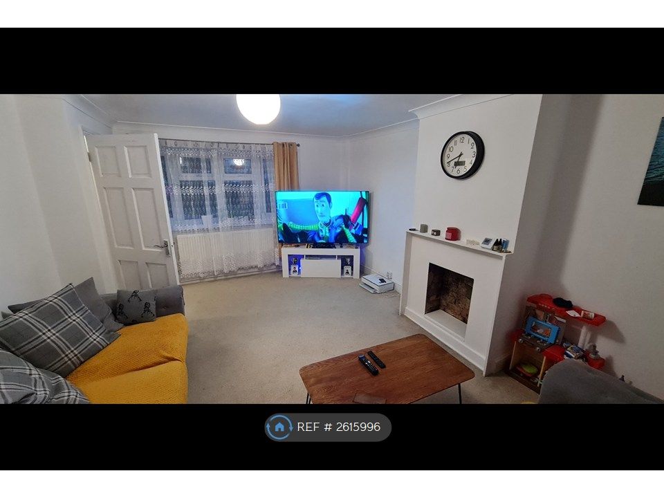 Property photo 3 of 11 Living Room