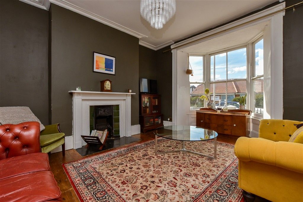 Property photo 1 of 17 Lounge