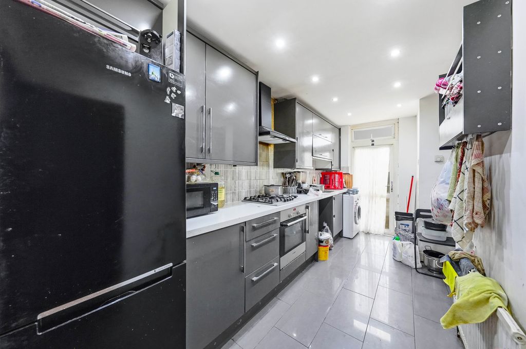 Property photo 3 of 21 10