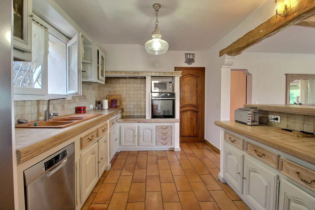 Property photo 3 of 18