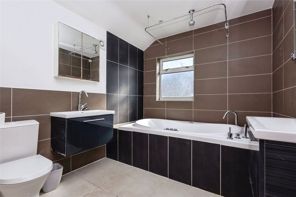 Property photo 2 of 17 Picture No. 11