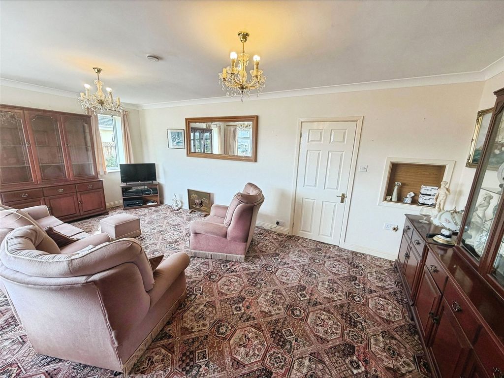 Property photo 2 of 14 Lounge