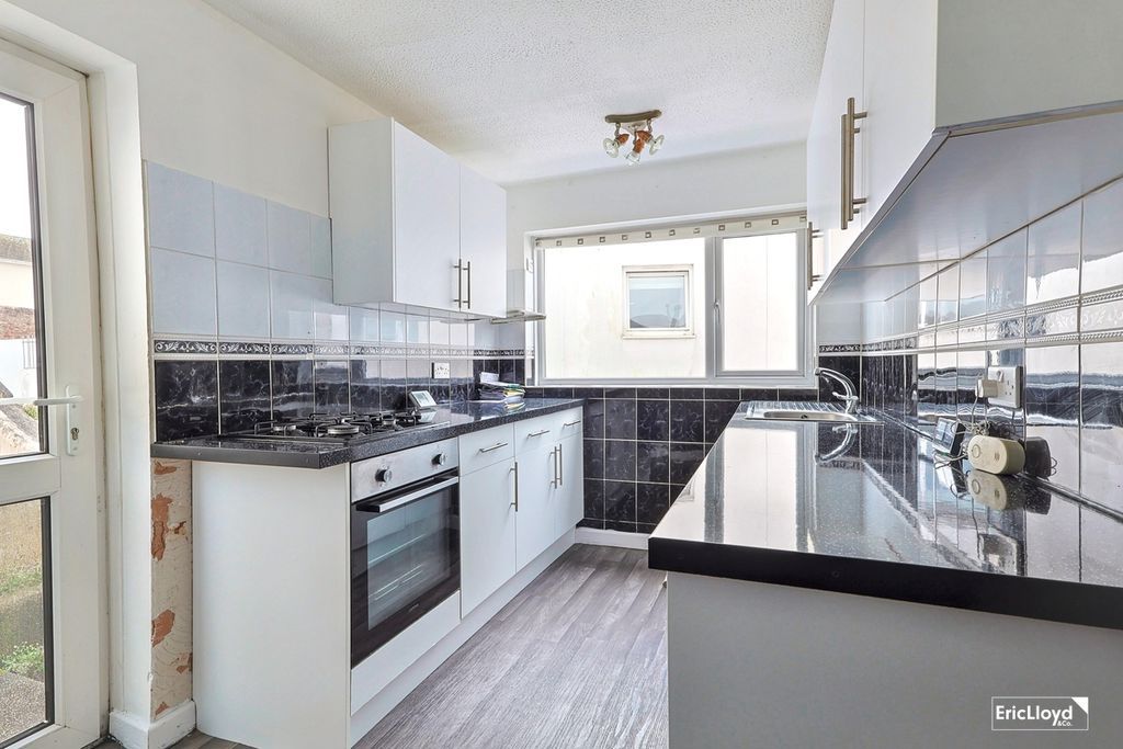 Property photo 2 of 12 Photo 3