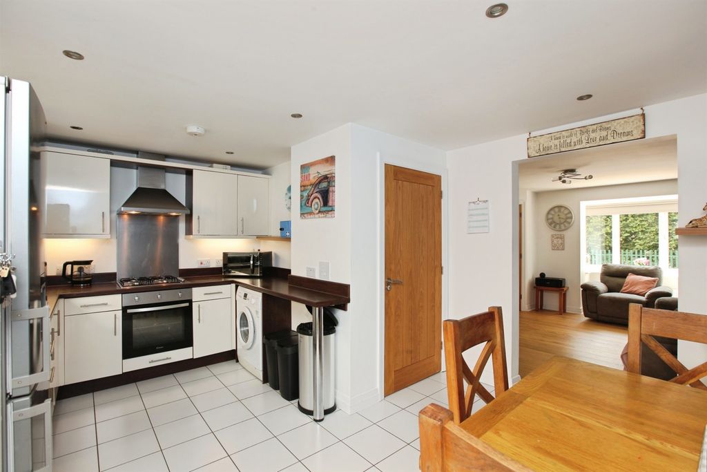 Property photo 3 of 20