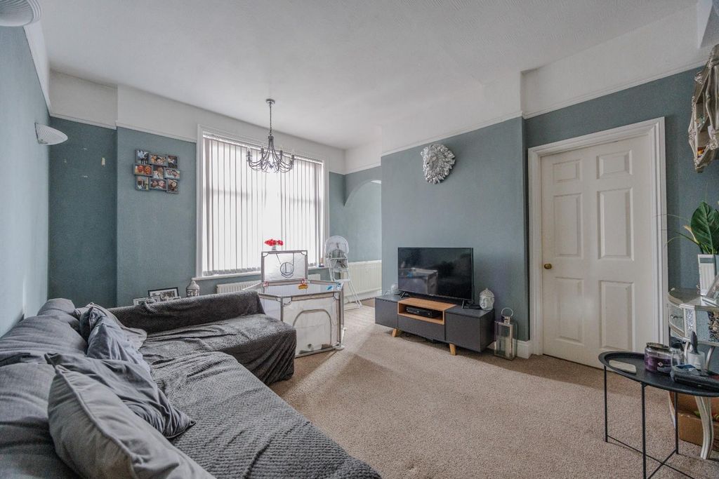 Property photo 3 of 11