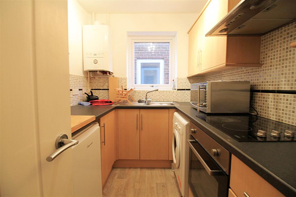 Property photo 3 of 8 Kitchen.Jpg