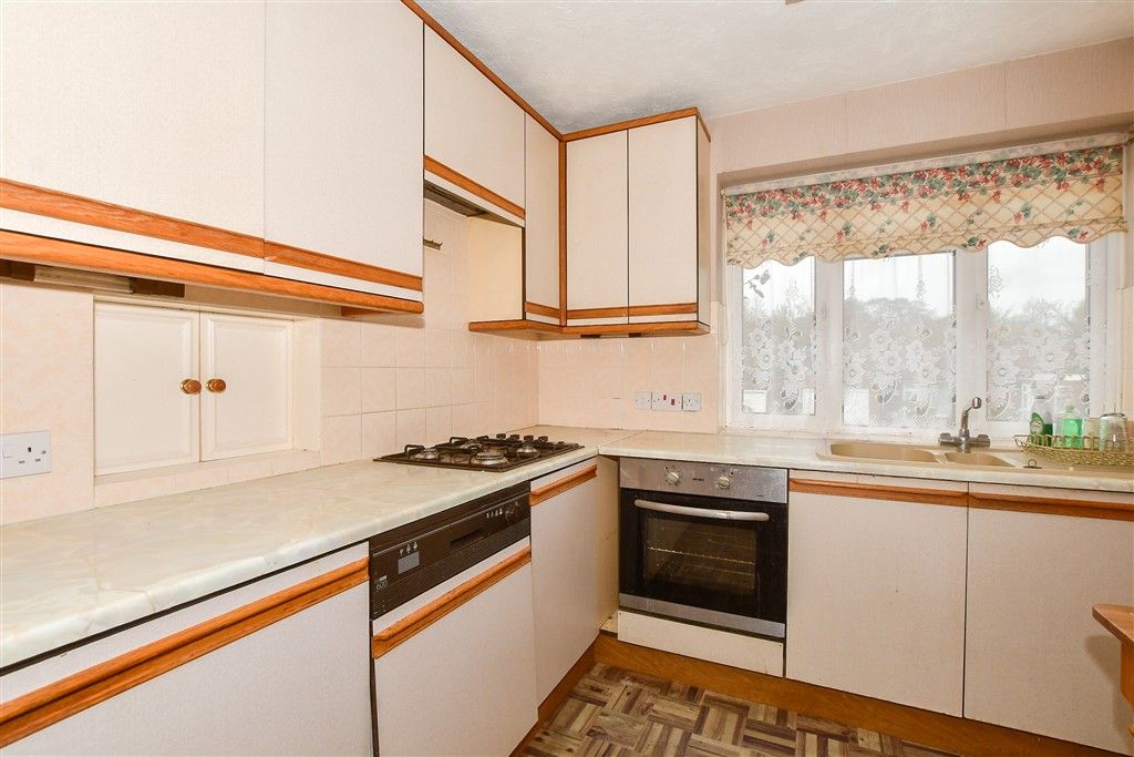 Property photo 2 of 10 Kitchen