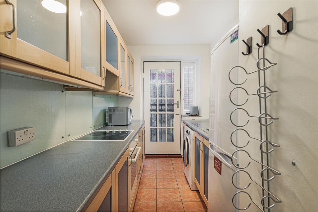 Property photo 3 of 15 7 Millbrooke Ct Kit.Jpg