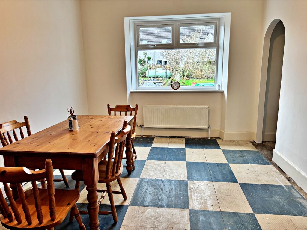 Property photo 3 of 35