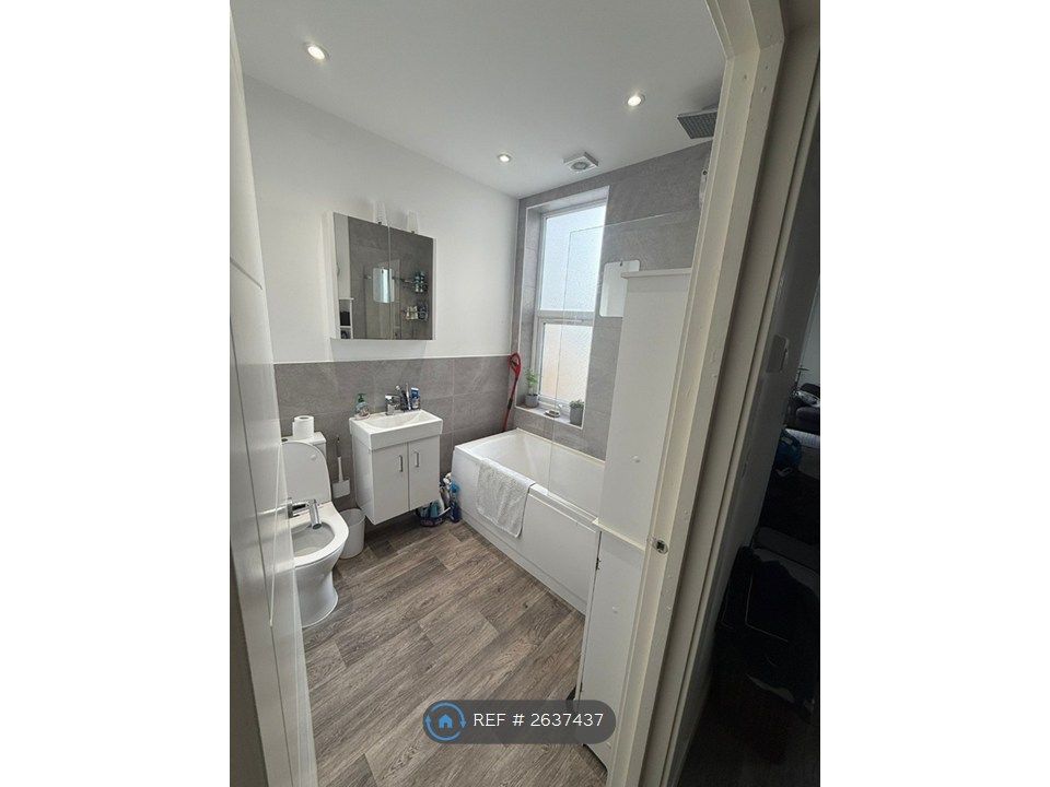 Property photo 3 of 16 Bathroom