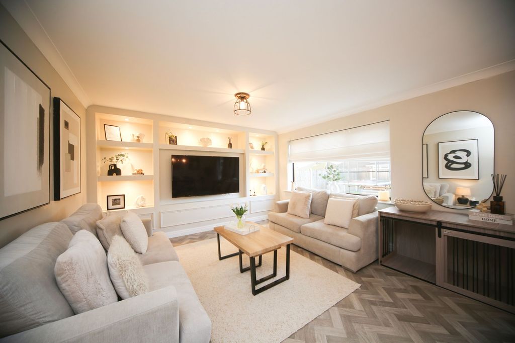 Property photo 2 of 24