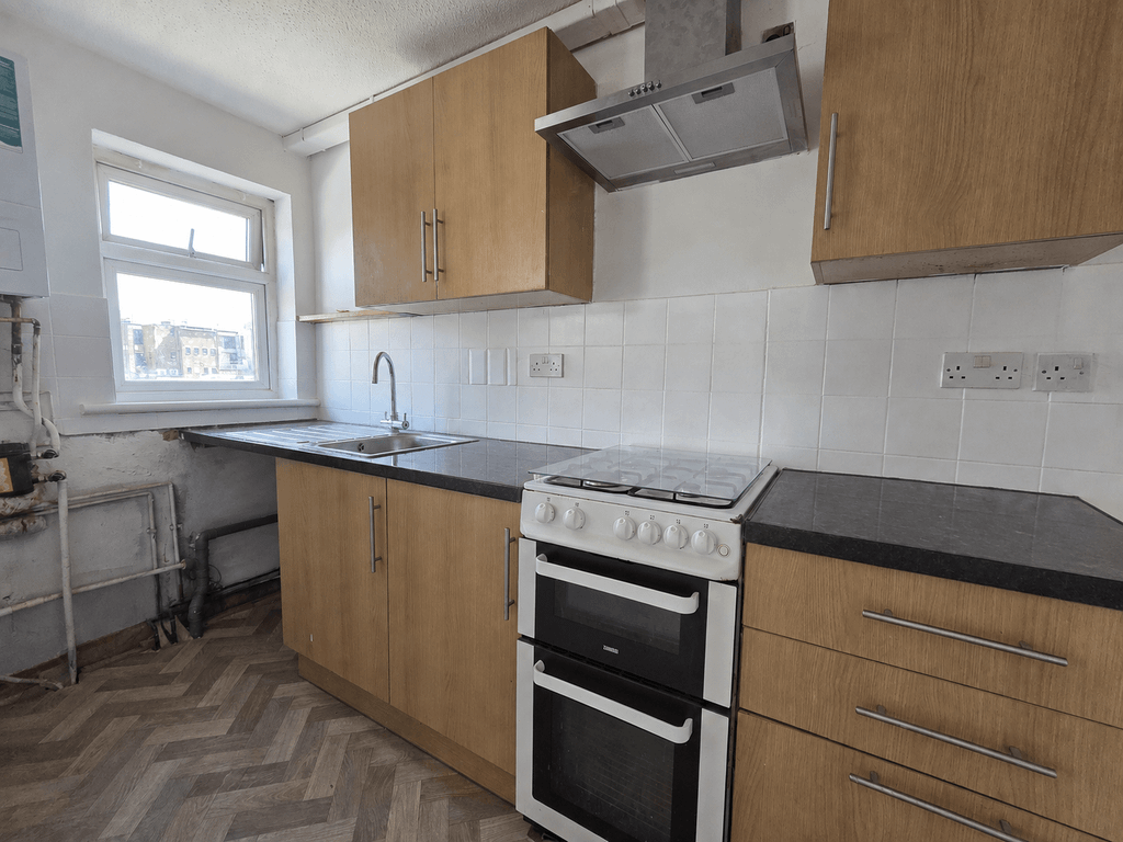 Property photo 3 of 6 81206432-A1Eb-4F71-8c04-Ed91d0797272