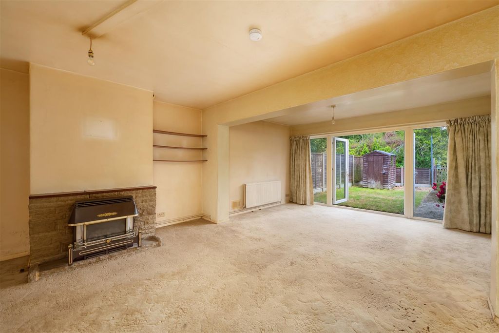 Property photo 3 of 14 Willow Close, Canterbury