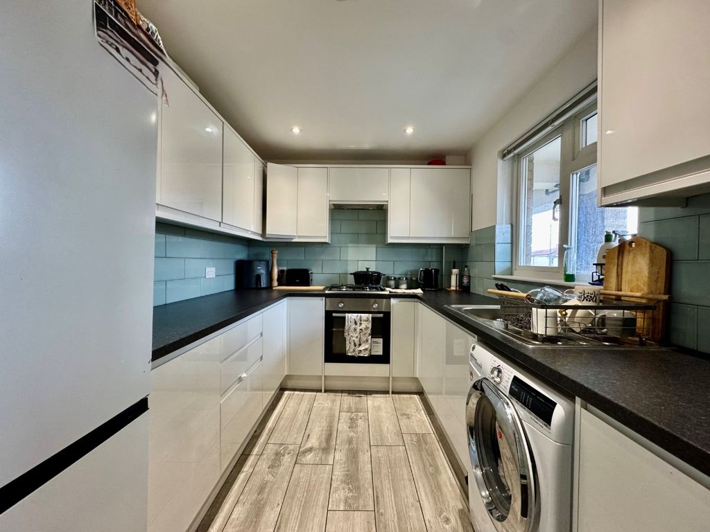 Property photo 3 of 6 4477193