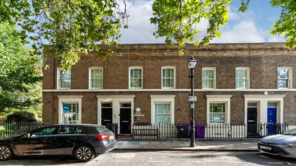 Property photo 1 of 12 14B Carlton Square, Stepney, London, E1 4Eh