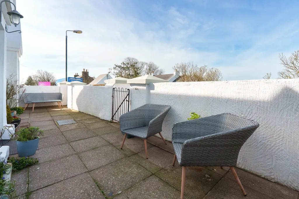 Property photo 3 of 18