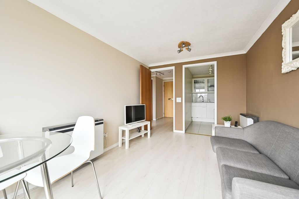 Property photo 2 of 9