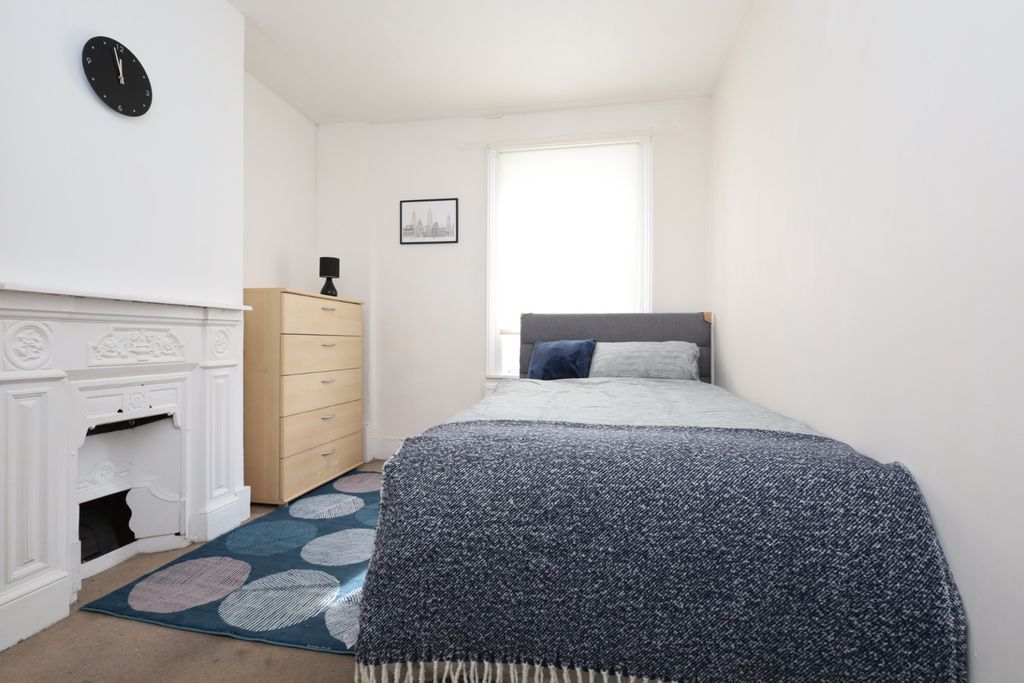 Property photo 1 of 2