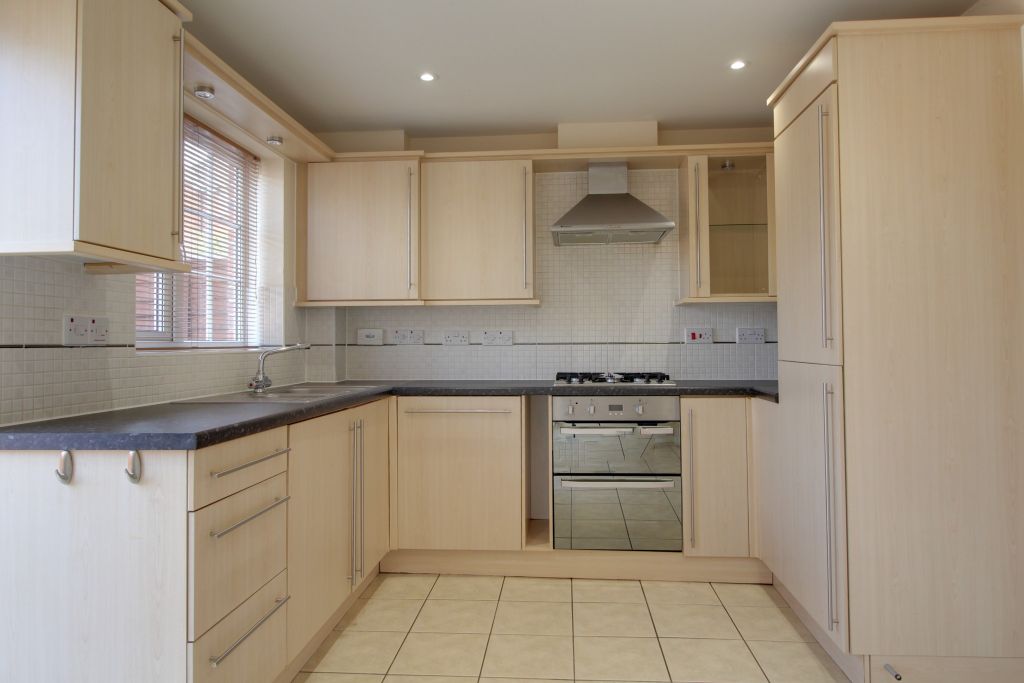 Property photo 2 of 8 Kitchen