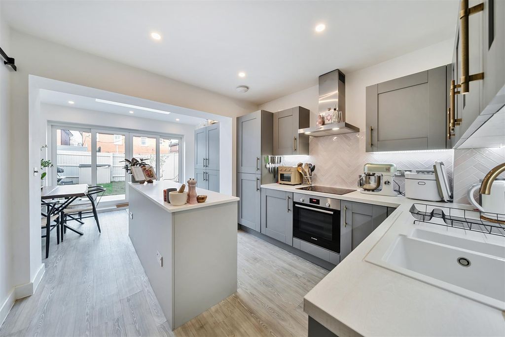 Property photo 2 of 16 Kitchen/Breakfast Room/Morning Room: