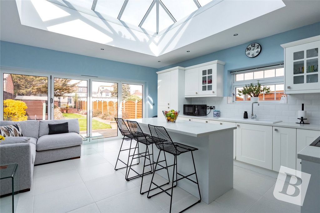 Property photo 3 of 17 Kitchen Breakfast Rm