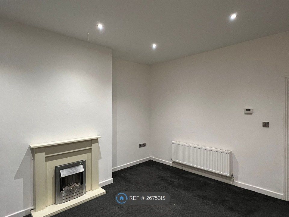 Property photo 2 of 12 Front Room