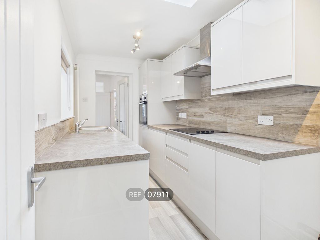 Property photo 3 of 25 Kitchen