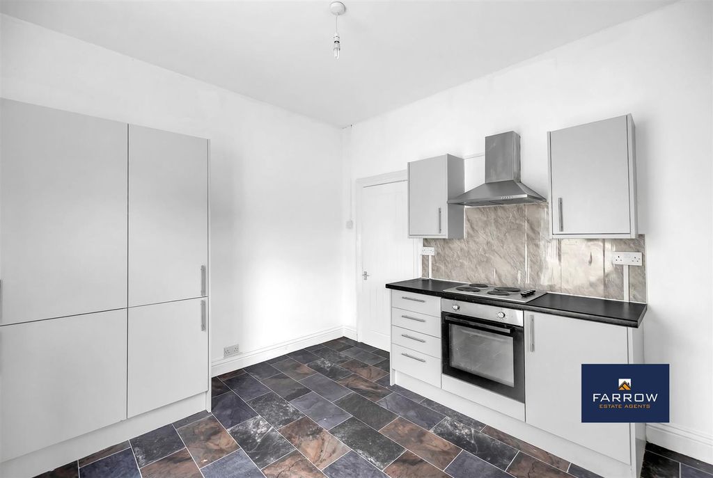 Property photo 3 of 14 Kitchen