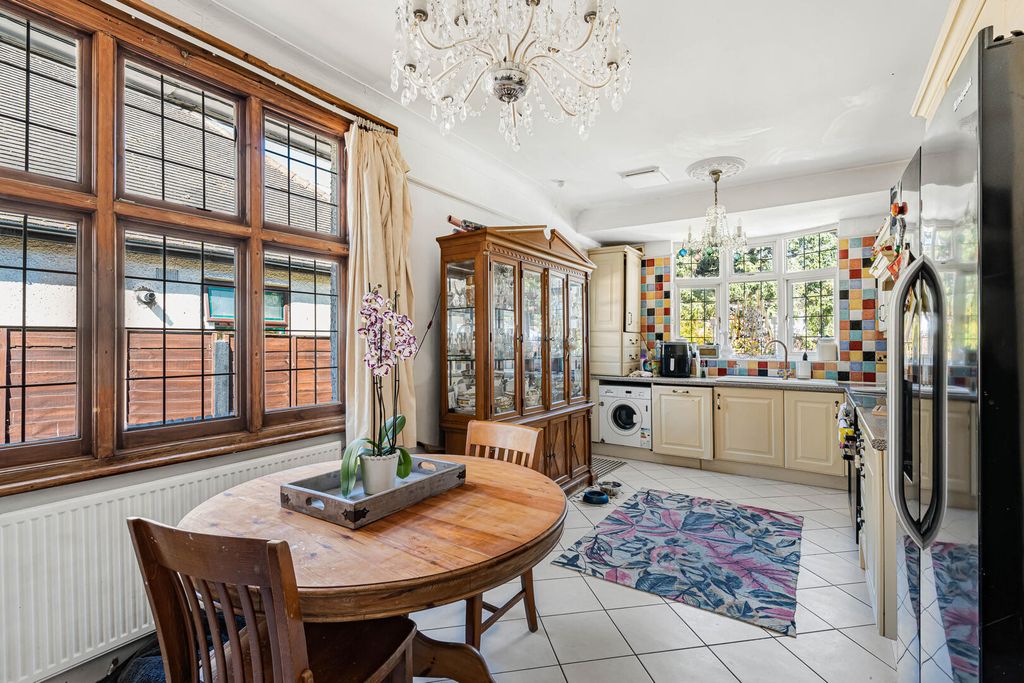 Additional image 6 of 4 bed detached house for salePark Avenue, Enfield EN1