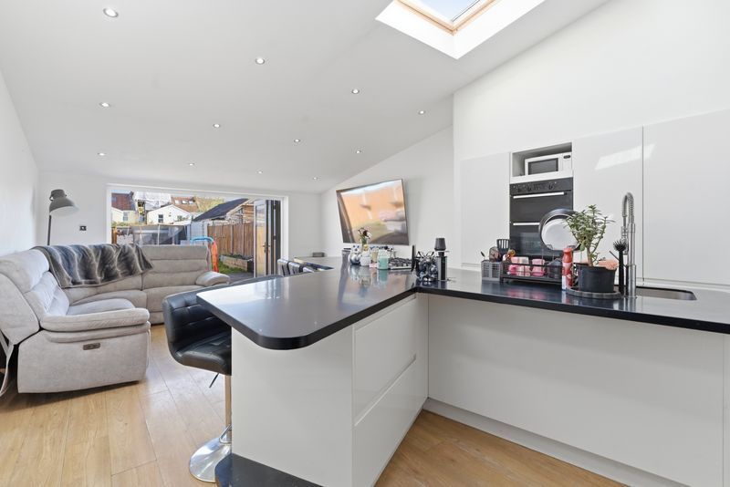 Property photo 2 of 25