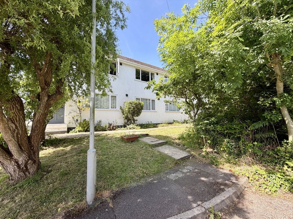 Property photo 2 of 25