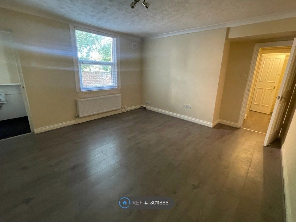 Property photo 2 of 5 Separate Lounge