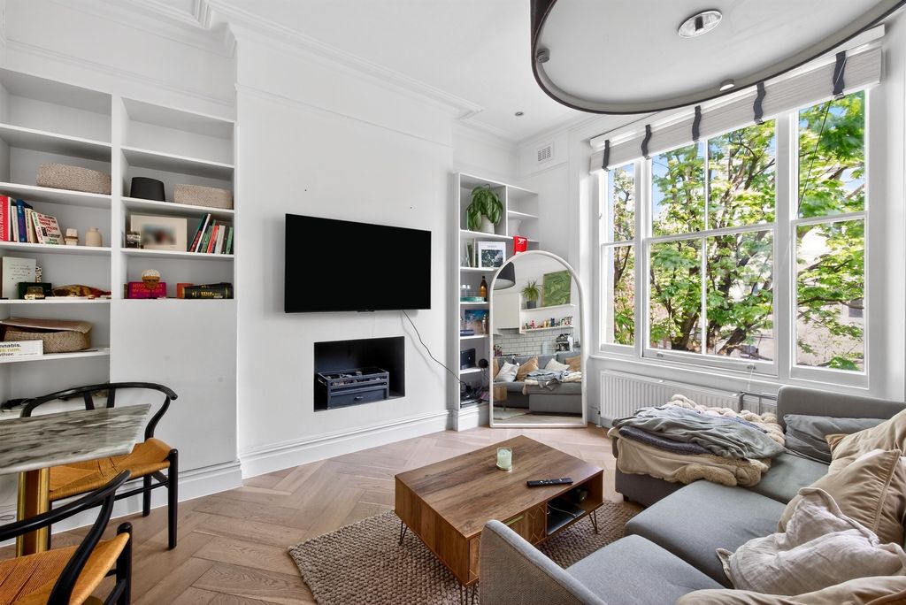 Property photo 1 of 40