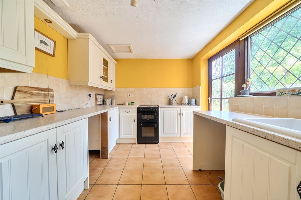 Property photo 3 of 18 Kitchen
