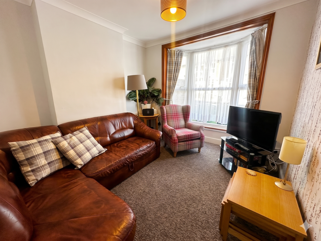 Property photo 2 of 14 Living Room (1)