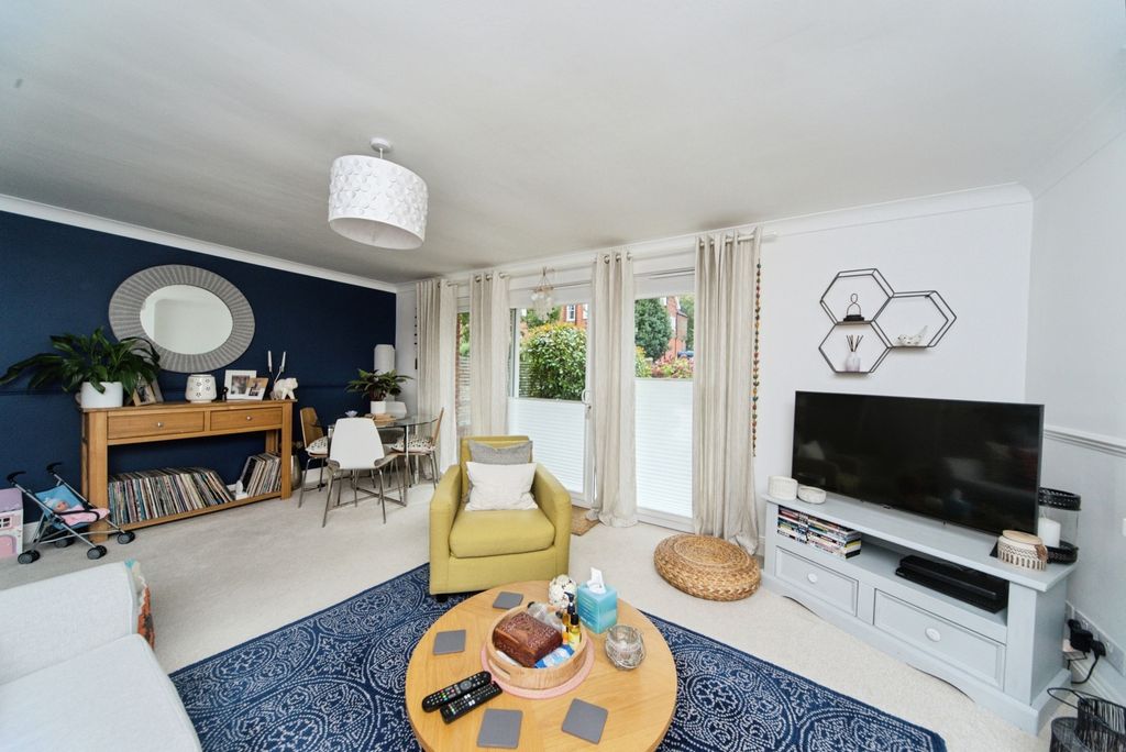 Property photo 2 of 17 Photo