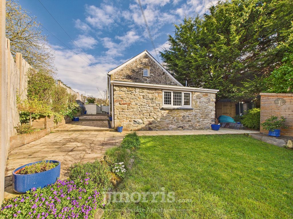 Property photo 2 of 27