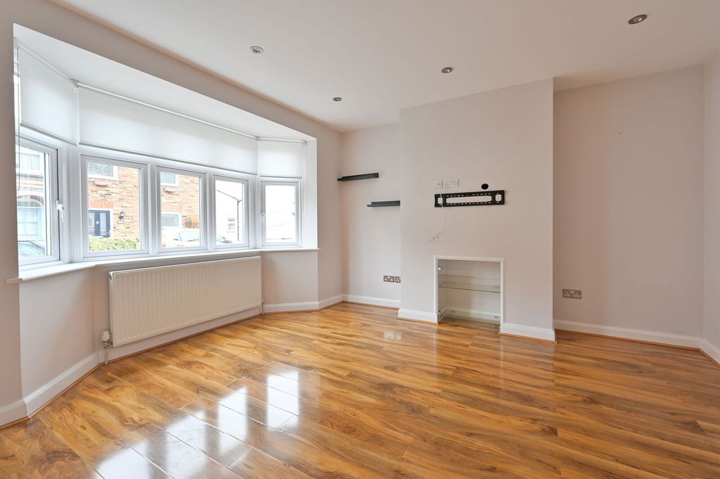 Property photo 2 of 18