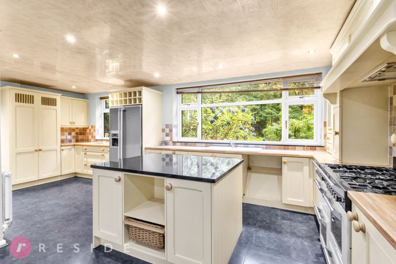 Property photo 3 of 25 Kitchen