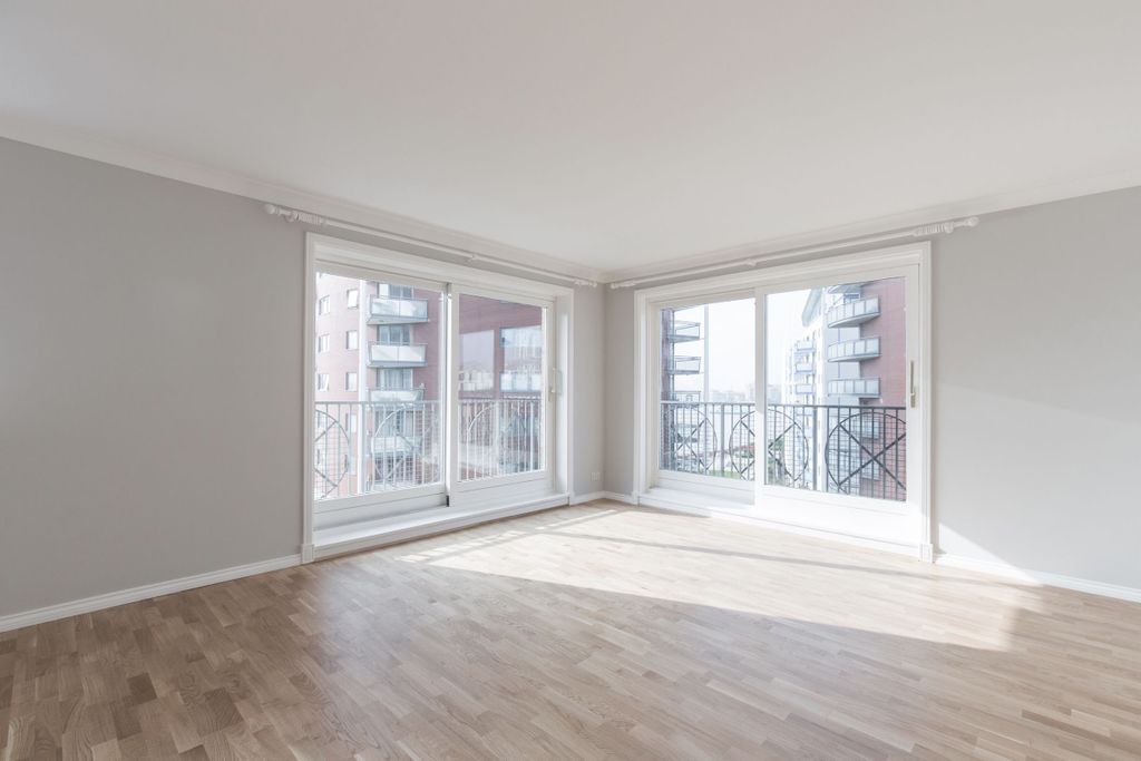 Property photo 3 of 12 Lounge