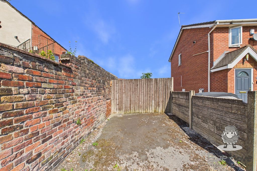 Property photo 2 of 11 2 (16)