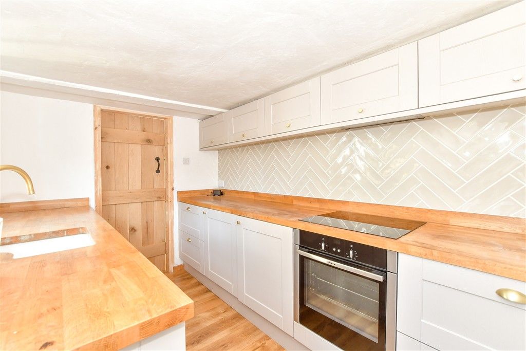 Property photo 1 of 11 Kitchen