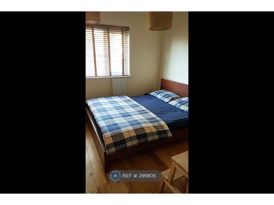 Property photo 3 of 10 Master Bedroom - Photo 1